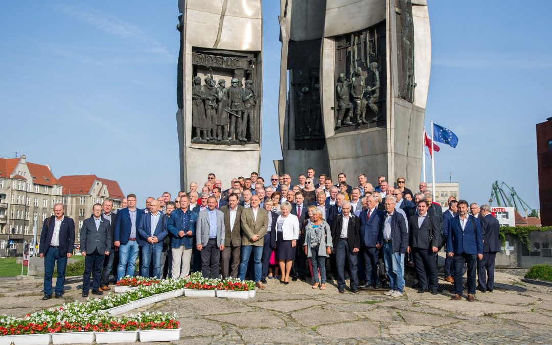 TySol: [Foto] Przewodniczący Piotr Duda i członkowie Komisji Krajowej upamiętnili Poległych Stoczniowców