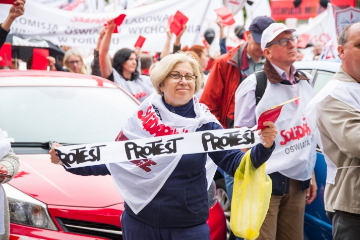 Niskie płace dla nauczycieli to wstyd dla polityków!